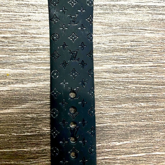 Neoprene Laser Imprint Apple Watch Band in Black - Picture 5 of 8